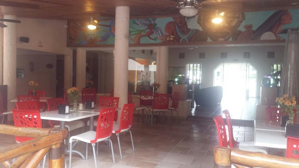 Hotel Palapa Palace 툭스틀라 외부 사진