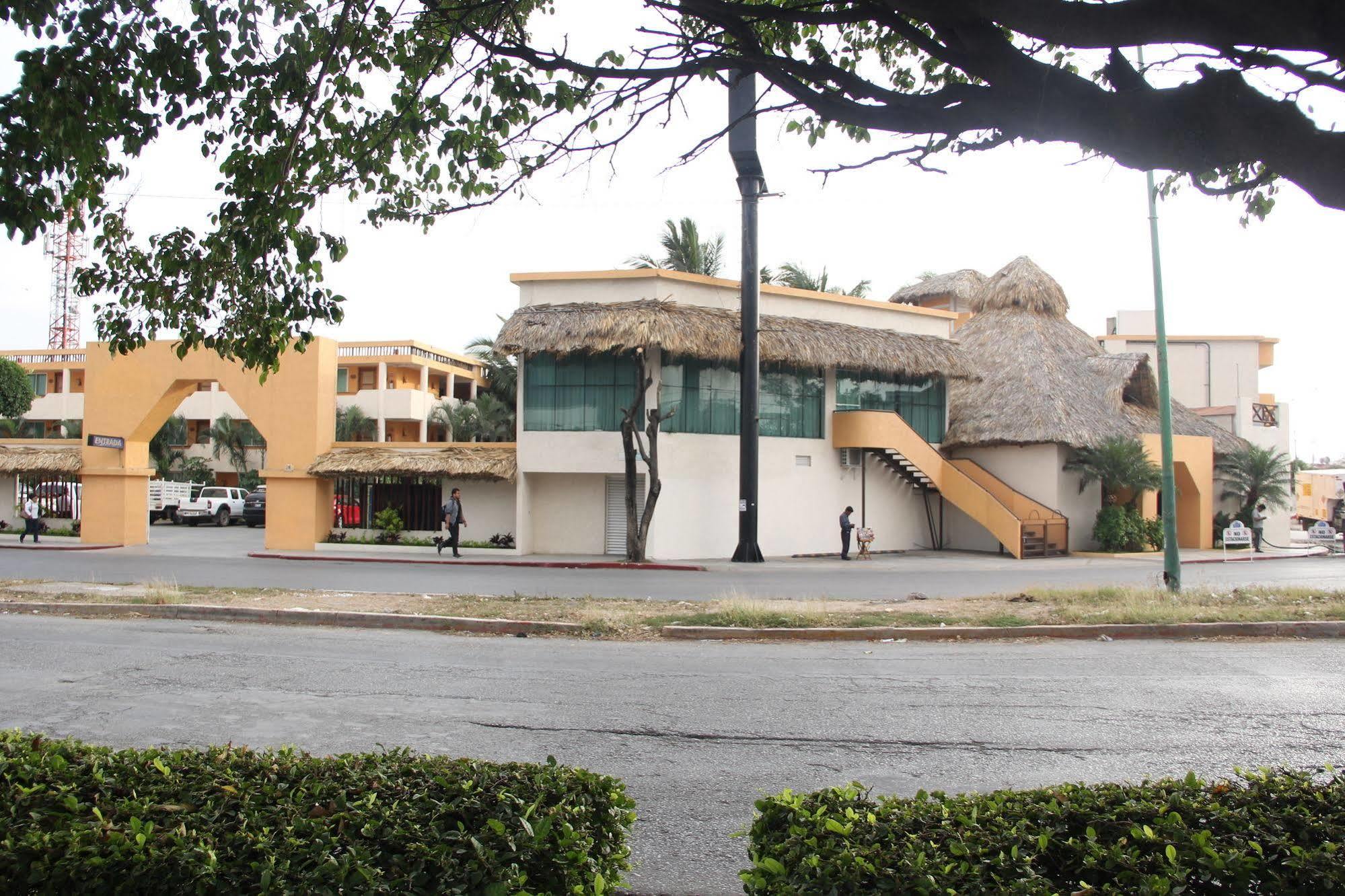 Hotel Palapa Palace 툭스틀라 외부 사진