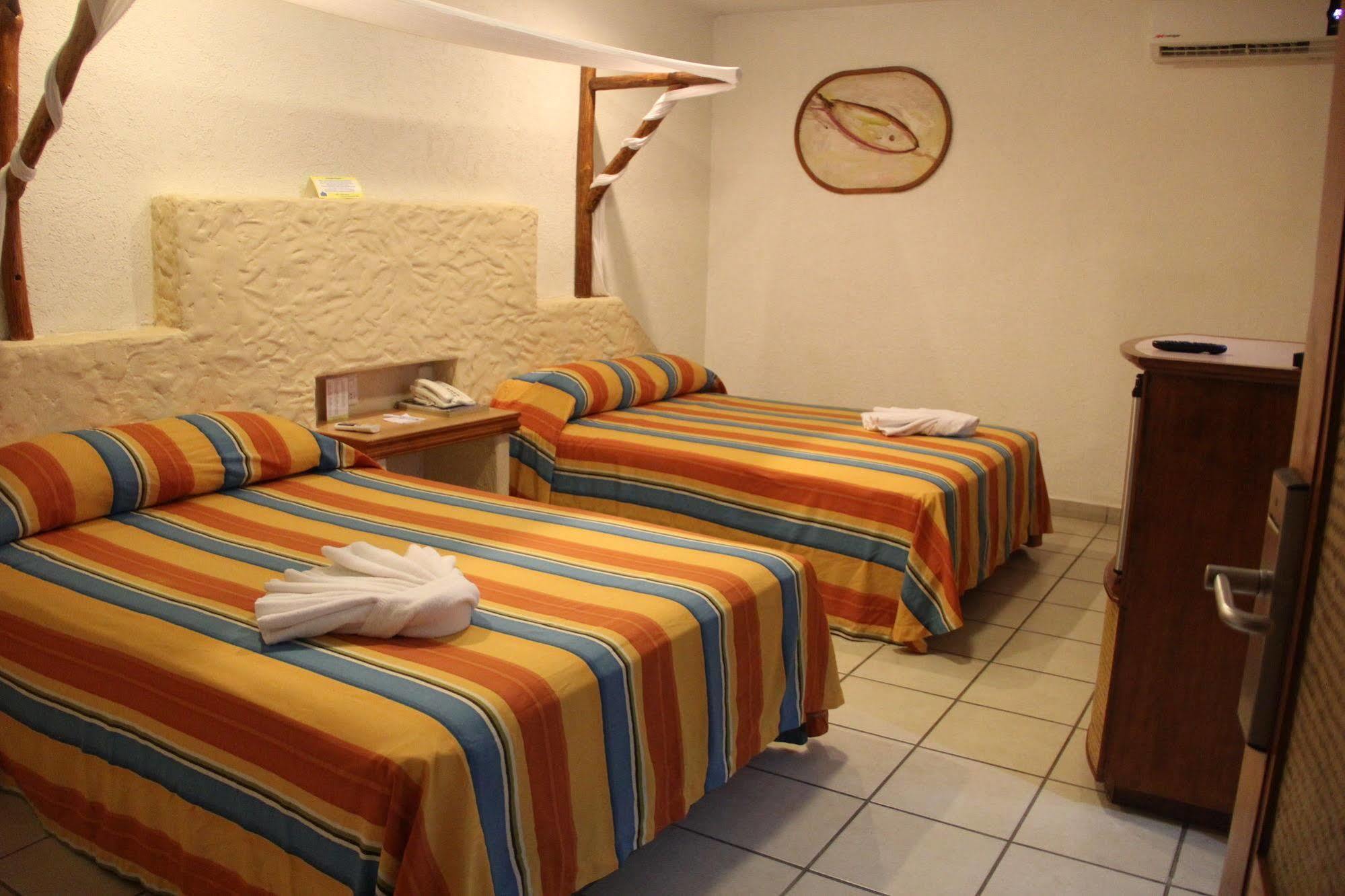 Hotel Palapa Palace 툭스틀라 외부 사진