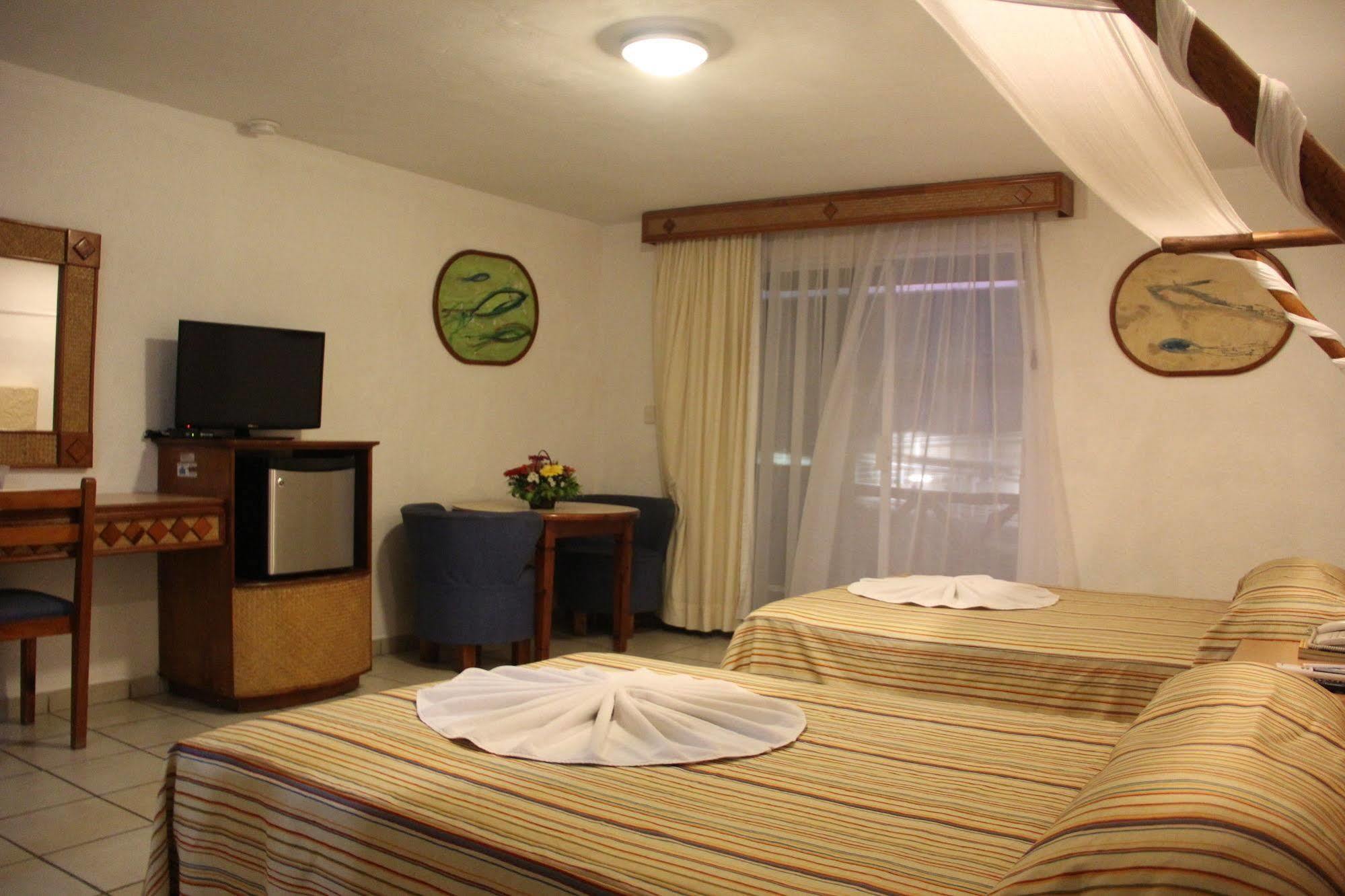Hotel Palapa Palace 툭스틀라 외부 사진