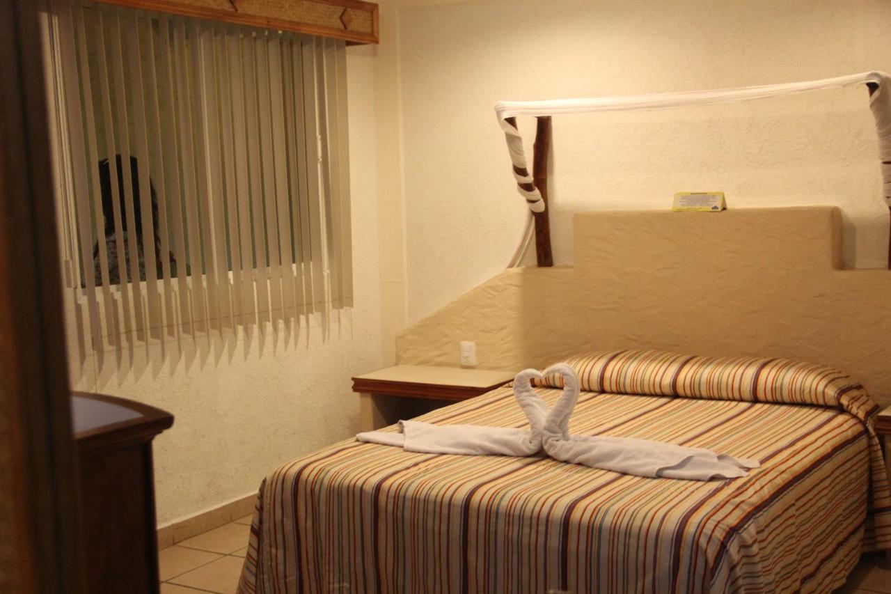 Hotel Palapa Palace 툭스틀라 외부 사진